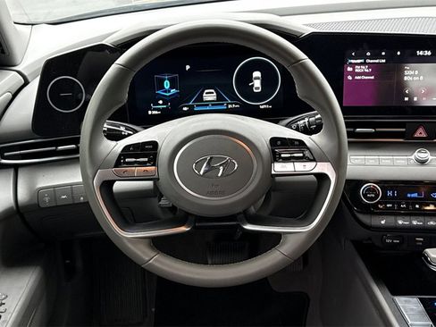 Used 2023 Hyundai Elantra SEL w/ Convenience Package image 16