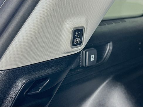 Used 2023 Jeep Grand Cherokee Limited image 30