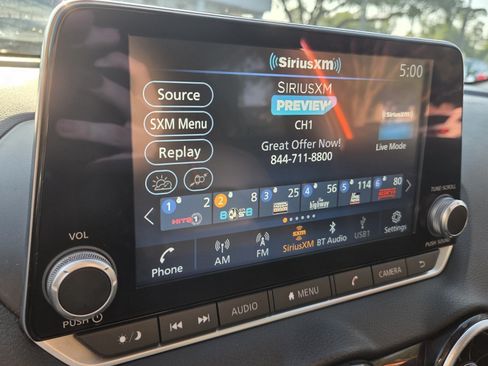 Used 2025 Nissan Sentra SR w/ SR Premium Package FWD image 28