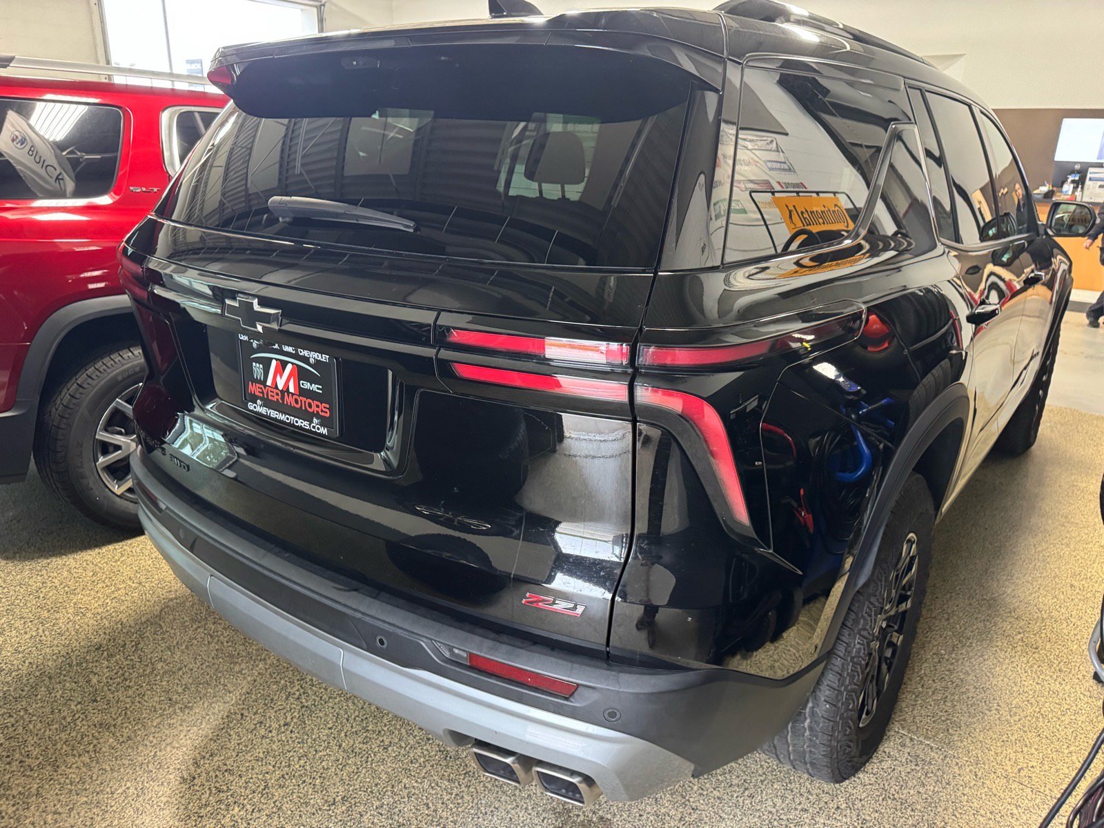 Used 2024 Chevrolet Traverse Z71 w/ Enhanced Driving Package AWD/4WD image 5