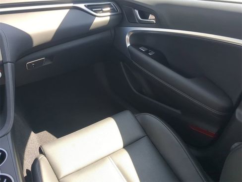 Used 2025 Genesis G70 2.5T image 16