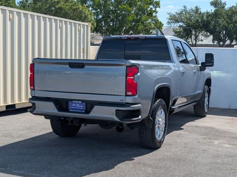 Used 2024 Chevrolet Silverado 2500 High Country w/ High Country Premium Package image 4