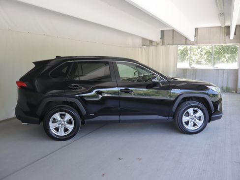 Used 2021 Toyota RAV4 XLE w/ Convenience Package AWD/4WD image 6
