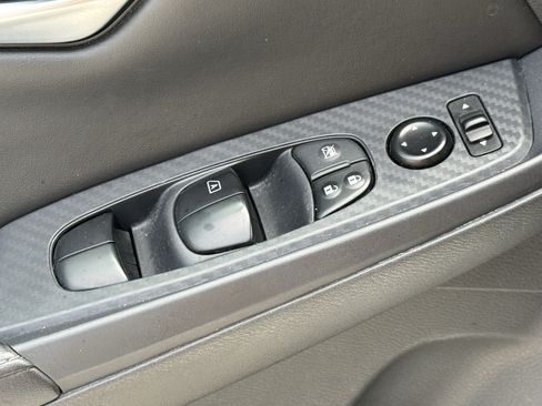 Used 2024 Nissan Sentra SV FWD image 23