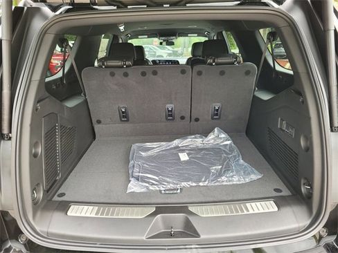 New 2025 Chevrolet Suburban Premier image 21