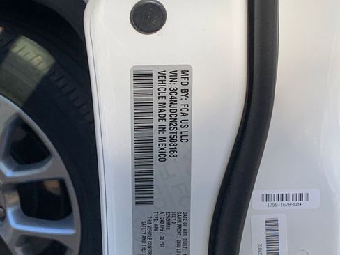 Used 2025 Jeep Compass Limited image 10