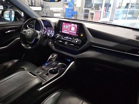 Used 2022 Toyota Highlander XSE image 39
