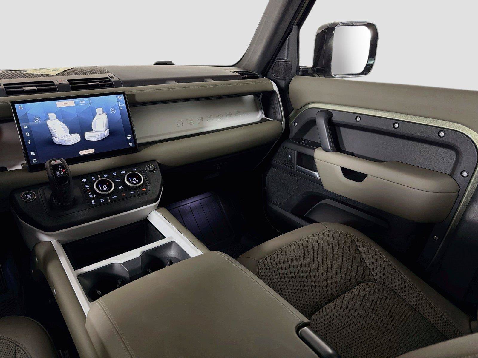 Certified 2025 Land Rover Defender 110 X-Dynamic SE AWD/4WD image 25