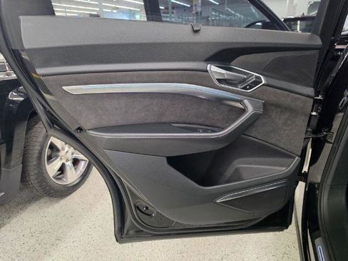 Used 2019 Audi e-tron Prestige w/ Prestige Package AWD/4WD image 29