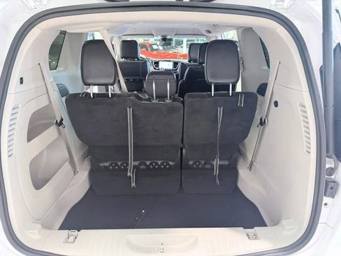 Used 2024 Chrysler Pacifica Touring-L FWD image 31