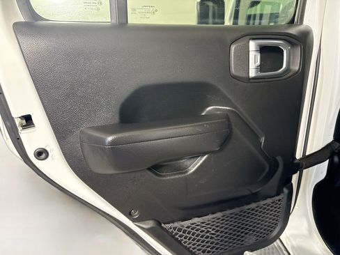 Used 2021 Jeep Gladiator Sport image 26