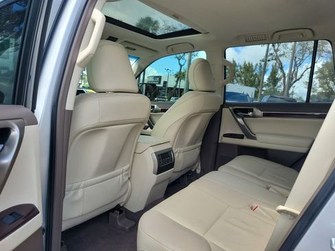 Used 2019 Lexus GX 460 Premium w/ Premium Package image 11