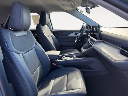 New 2026 Ford Explorer Active w/ Active Comfort Package image 17