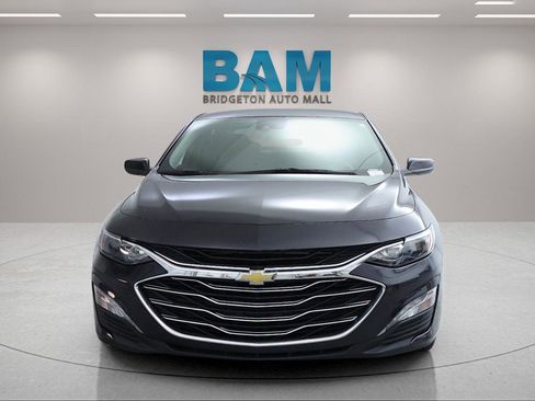 Used 2023 Chevrolet Malibu LT FWD image 2