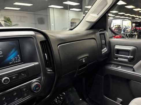 Used 2018 Chevrolet Silverado 1500 Custom w/ Custom Value Package AWD/4WD image 27