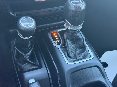 Used 2018 Jeep Wrangler Unlimited Sport S AWD/4WD image 19