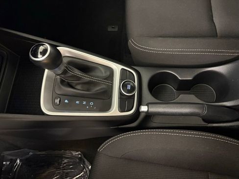Used 2025 Hyundai Venue SEL FWD image 35