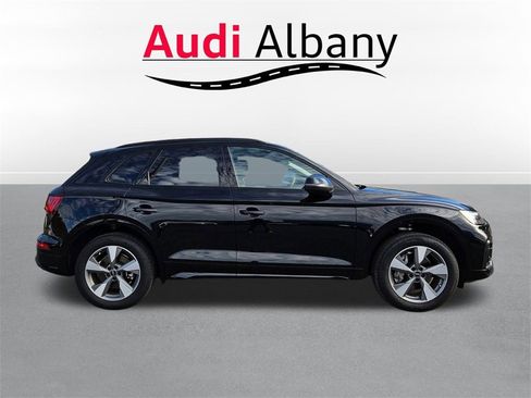 Used 2025 Audi Q5 2.0T Premium image 3