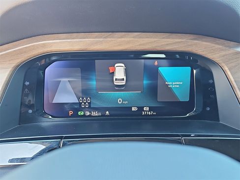 Used 2025 Volkswagen Atlas SE image 19