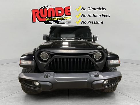 Used 2021 Jeep Wrangler Unlimited Sahara AWD/4WD image 8
