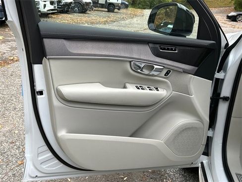 New 2026 Volvo XC90 B6 Ultra w/ Protection Package Premier image 9