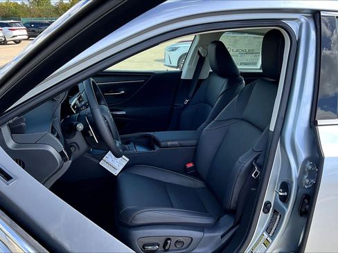 New 2025 Lexus ES 350 w/ Premium Package image 17