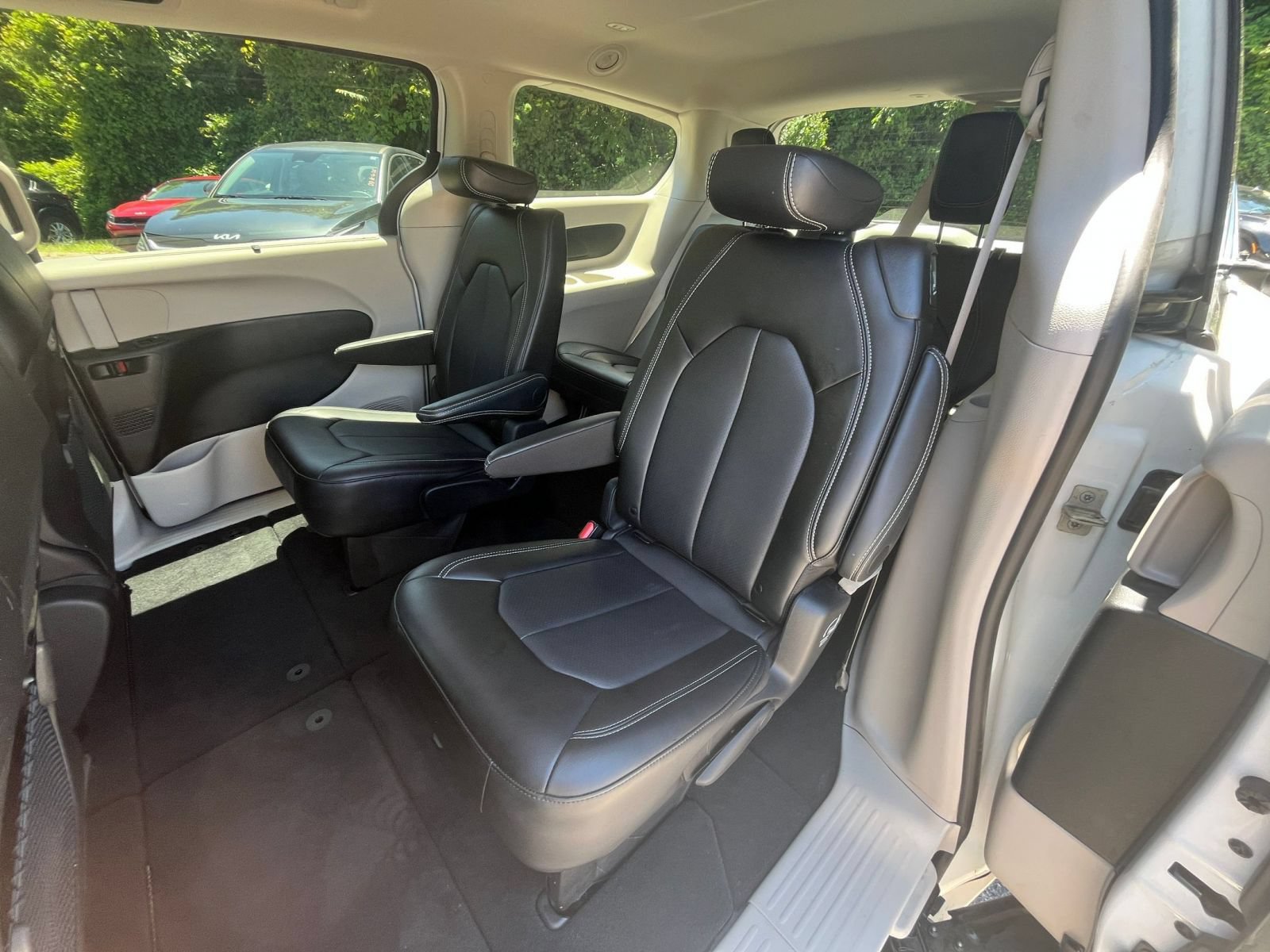 Used 2024 Chrysler Pacifica Touring-L FWD image 38