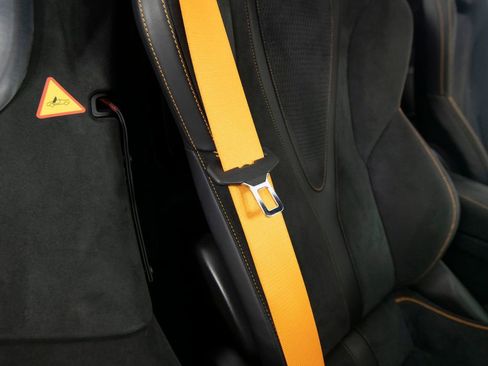 Used 2024 McLaren 750S Spider RWD image 37