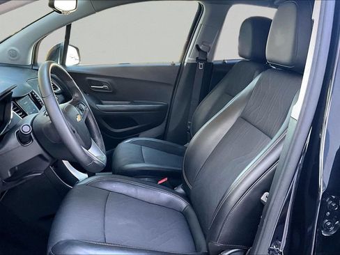 Used 2022 Chevrolet Trax LT w/ LT Convenience Package FWD image 19