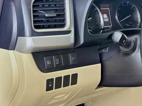 Used 2017 Toyota Highlander XLE FWD image 17