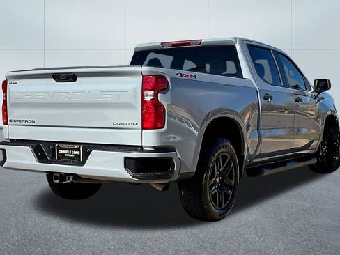 Used 2024 Chevrolet Silverado 1500 Custom image 2