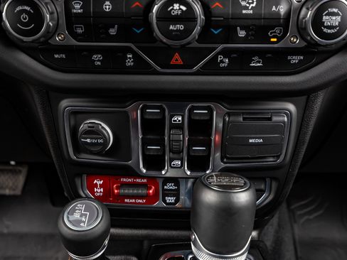 Used 2024 Jeep Wrangler Unlimited Rubicon 392 image 25