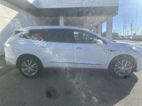 Used 2022 Buick Enclave Essence w/ Experience Buick Package image 8