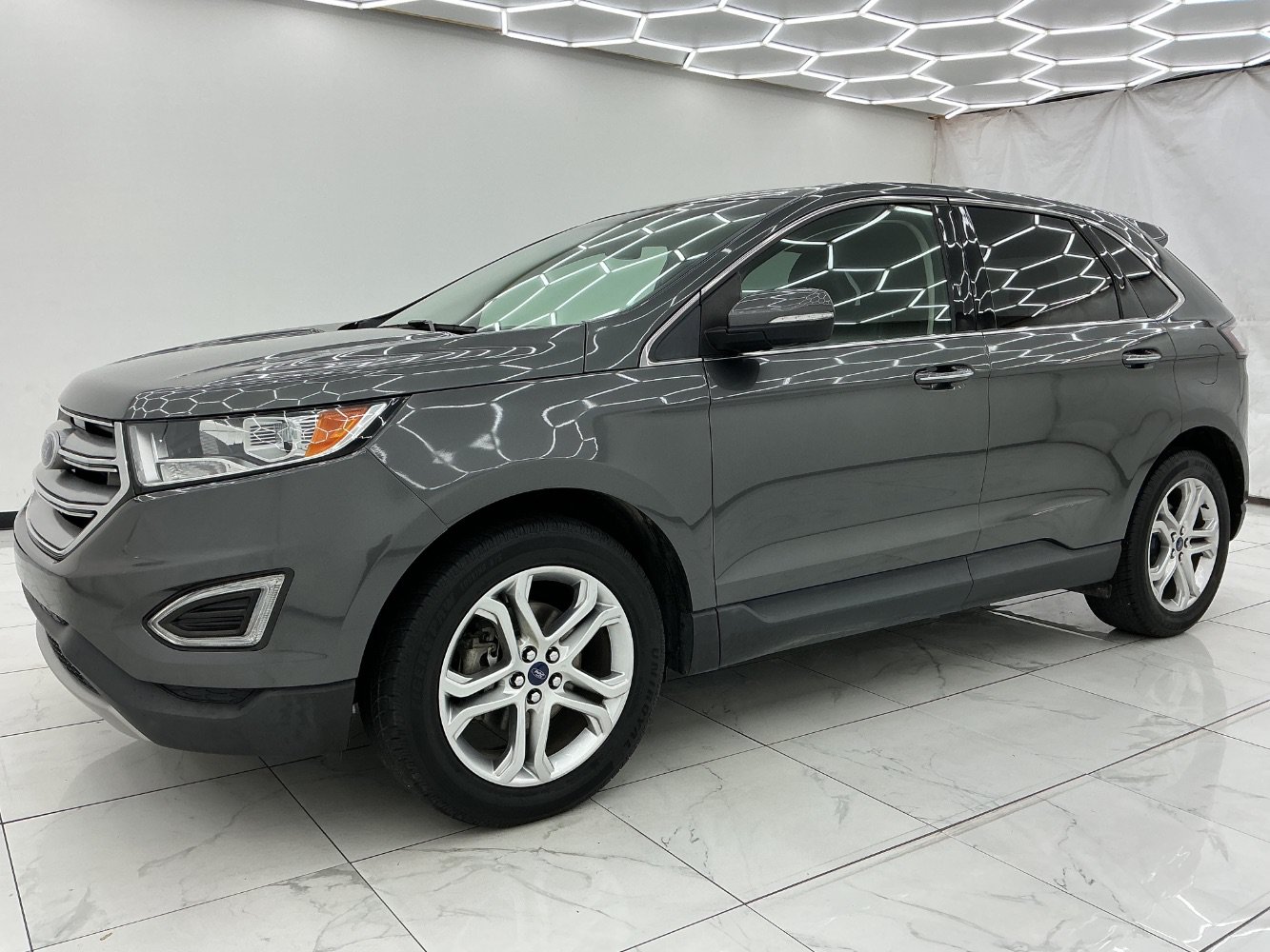 Used 2018 Ford Edge Titanium w/ Technology Package FWD image 6
