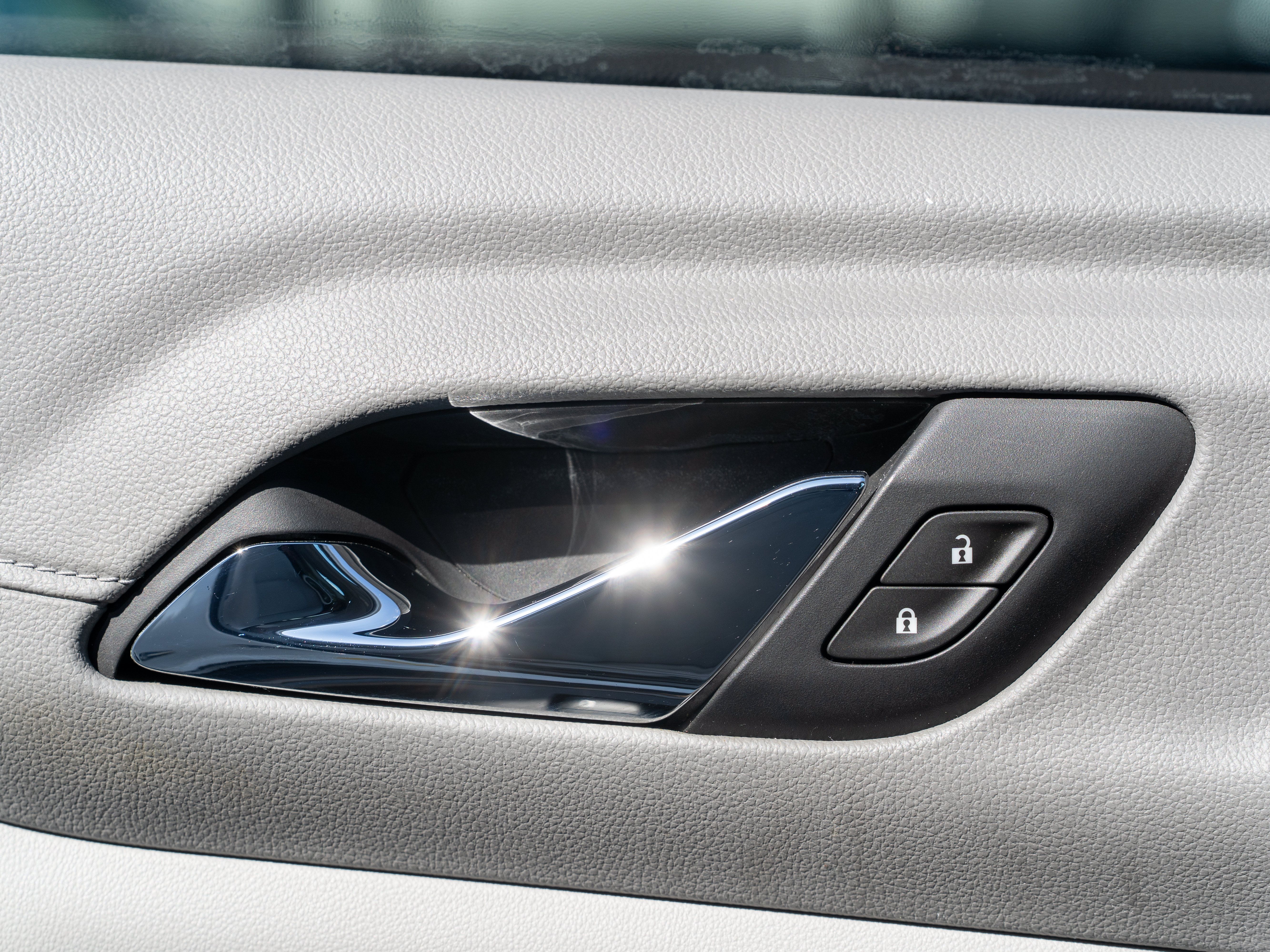 Used 2019 GMC Acadia SLE FWD image 16
