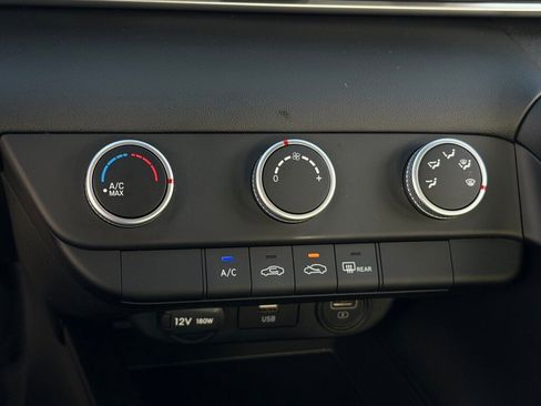 Certified 2023 Hyundai Elantra SE image 17