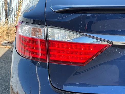 Used 2014 Lexus ES 300h w/ Premium Package w/Bamboo Trim FWD image 23