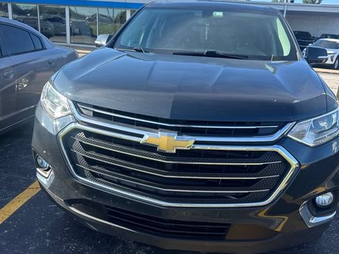 Used 2018 Chevrolet Traverse LT FWD image 2