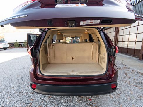 Used 2019 Toyota Highlander XLE image 30
