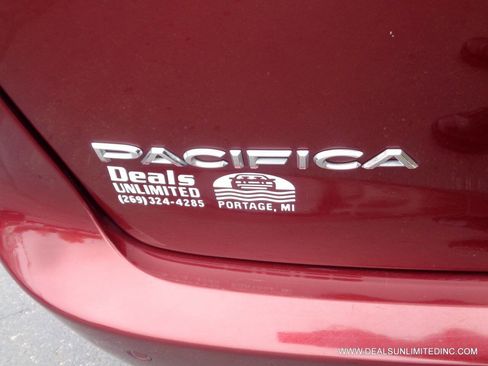 Used 2018 Chrysler Pacifica Touring-L FWD image 5