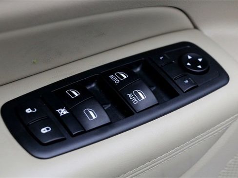 Used 2019 Jeep Grand Cherokee Limited image 21