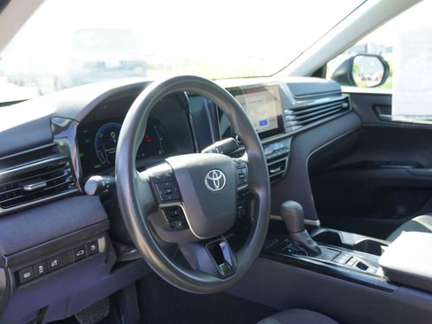 Used 2025 Toyota Camry LE FWD image 19