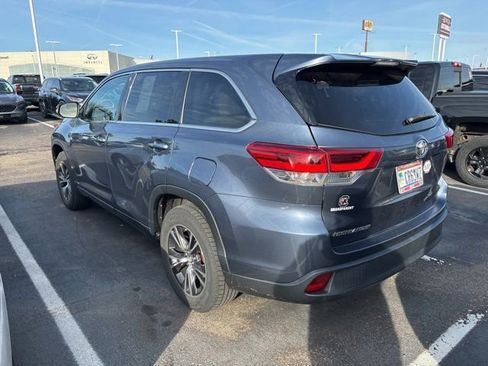 Used 2018 Toyota Highlander LE w/ Carpet Mat Package (TMS) image 4