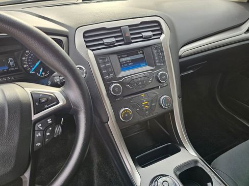 Used 2018 Ford Fusion SE FWD image 20
