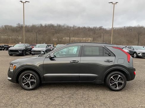 Used 2025 Kia Niro EX image 2