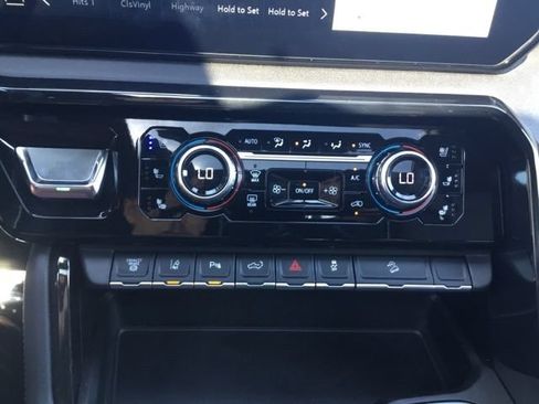 Used 2025 GMC Sierra 3500 AT4 w/ AT4 Premium Plus Package AWD/4WD image 29