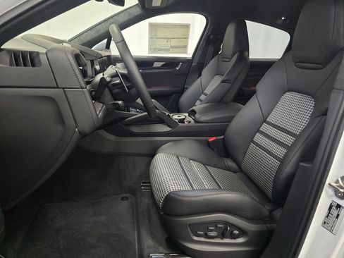 New 2026 Porsche Cayenne GTS image 14