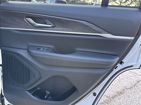 New 2025 Jeep Grand Cherokee Limited w/ Black Appearance Package image 21