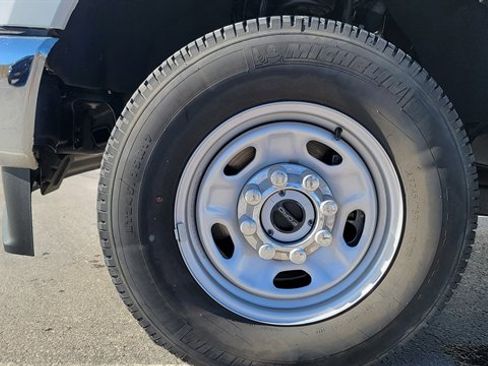 Used 2024 Ford F250 XL w/ XL Chrome Package image 12