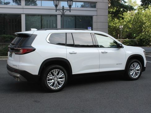 Used 2026 GMC Acadia Elevation w/ Elevation Premium Package FWD image 7